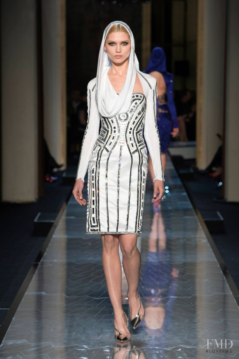 Hana Jirickova featured in  the Atelier Versace fashion show for Spring/Summer 2014
