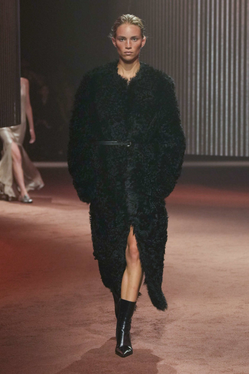 Rebecca Leigh Longendyke featured in  the Cos Sweden fashion show for Autumn/Winter 2023