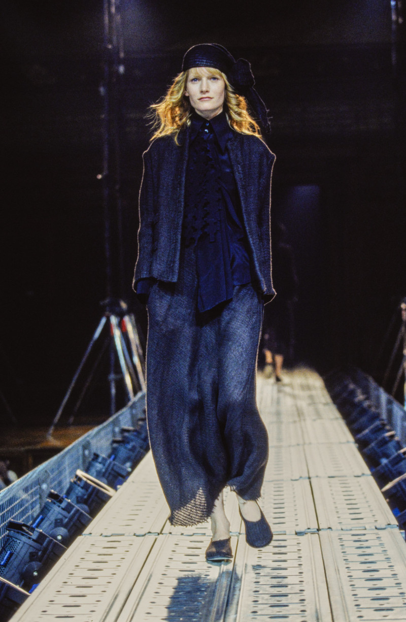 Kirsten Owen featured in  the Yohji Yamamoto fashion show for Spring/Summer 1997