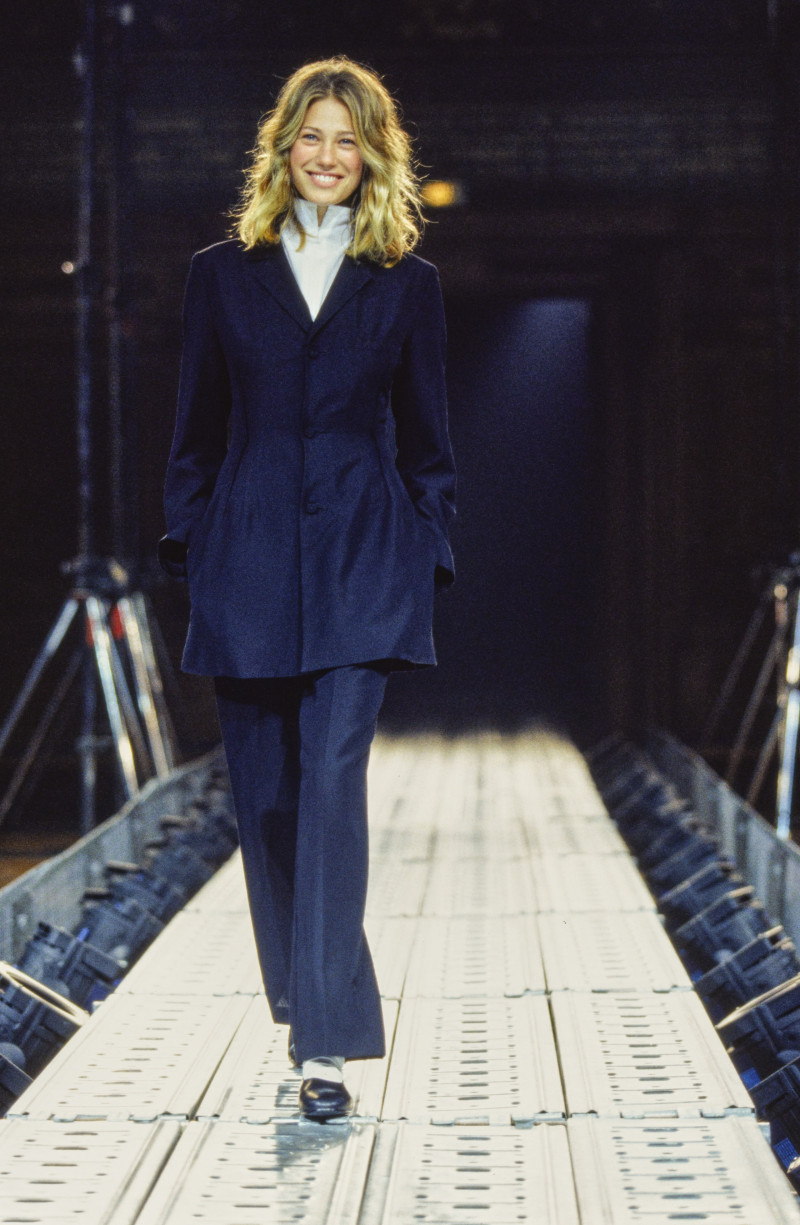 Yohji Yamamoto fashion show for Spring/Summer 1997