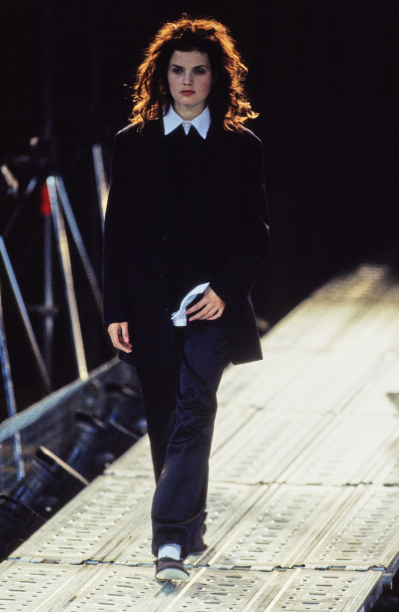 Guinevere van Seenus featured in  the Yohji Yamamoto fashion show for Spring/Summer 1997