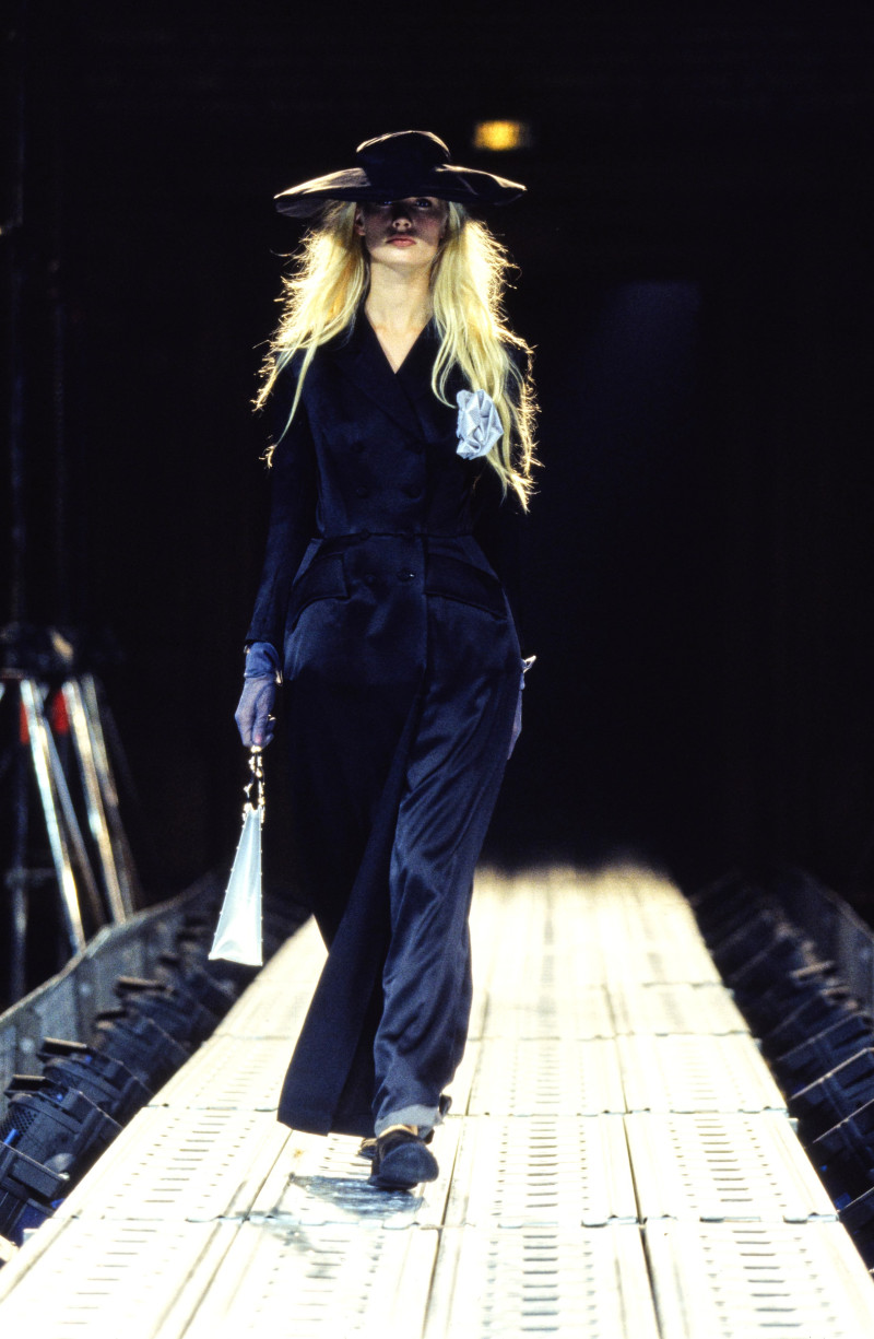 Kirsty Hume featured in  the Yohji Yamamoto fashion show for Spring/Summer 1997