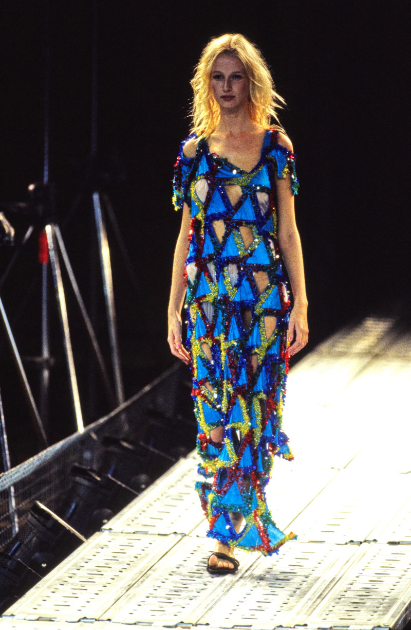 Esther de Jong featured in  the Yohji Yamamoto fashion show for Spring/Summer 1997