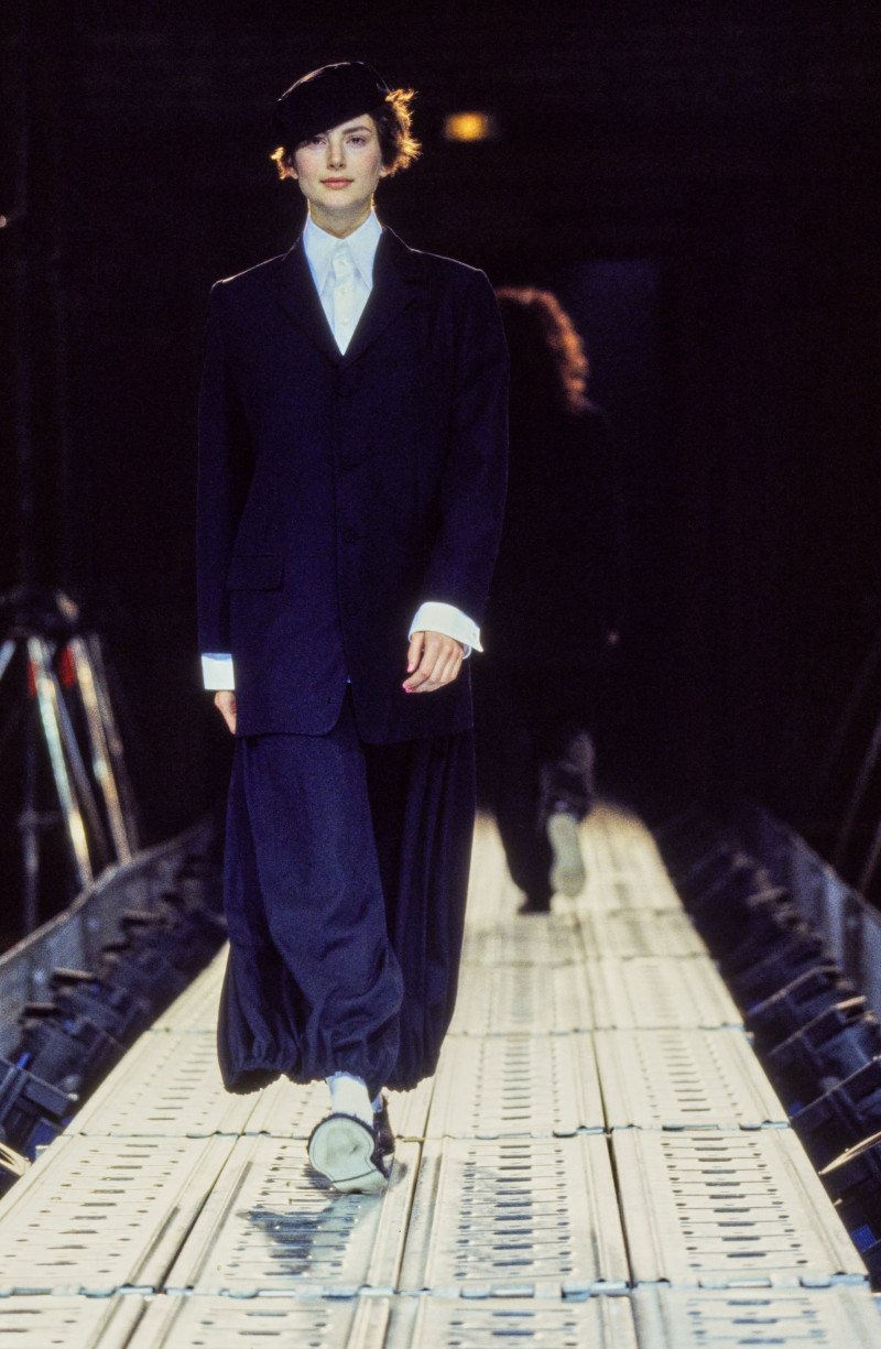 Honor Fraser featured in  the Yohji Yamamoto fashion show for Spring/Summer 1997