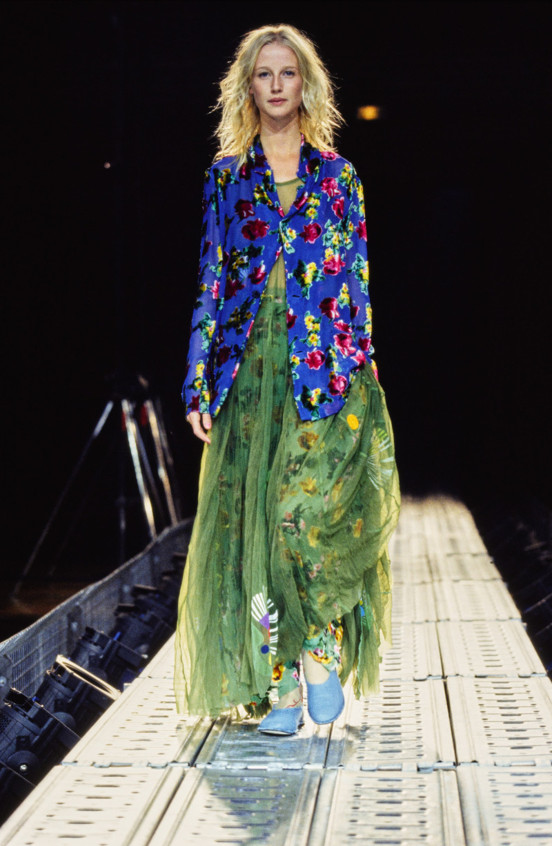 Esther de Jong featured in  the Yohji Yamamoto fashion show for Spring/Summer 1997