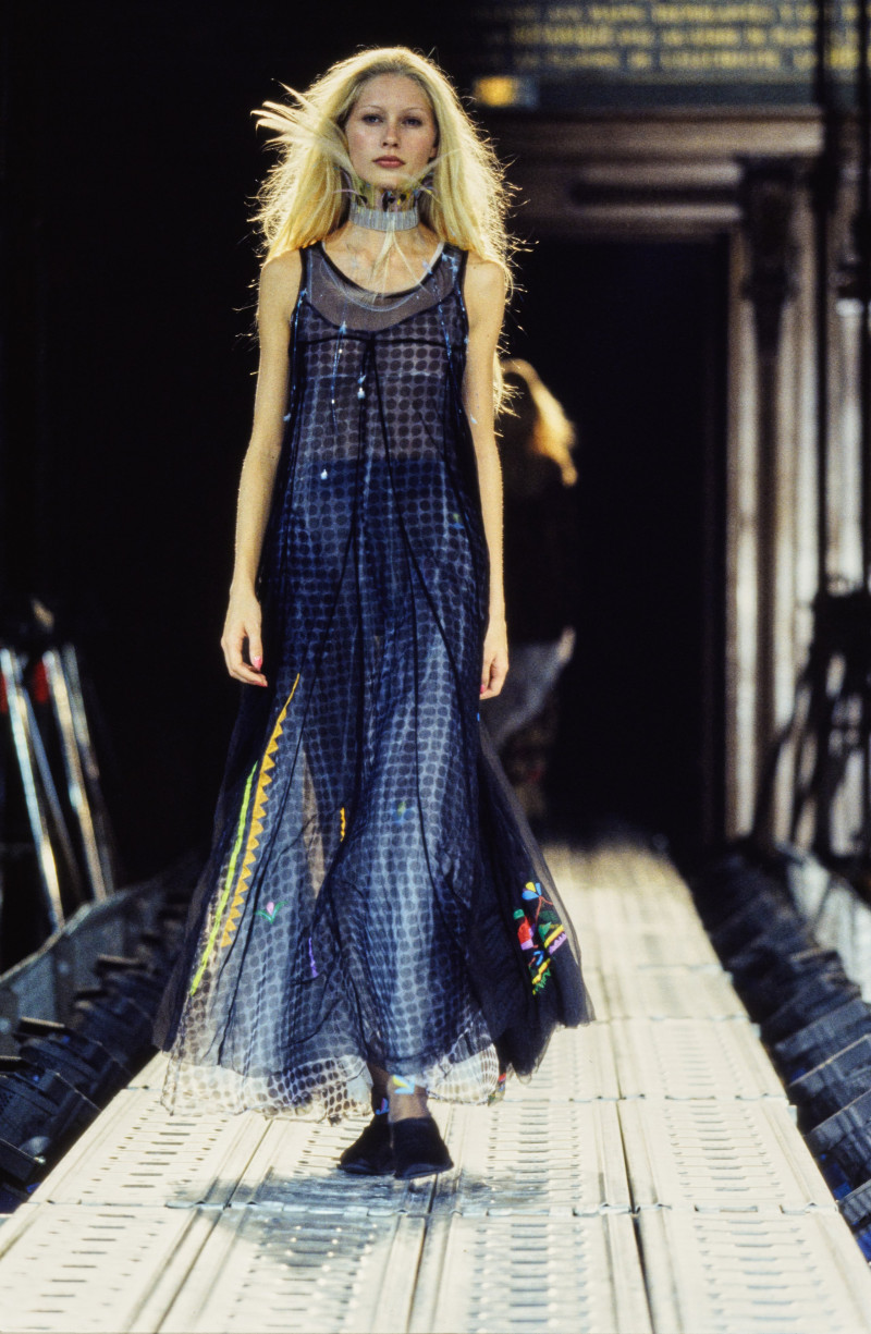 Kirsty Hume featured in  the Yohji Yamamoto fashion show for Spring/Summer 1997