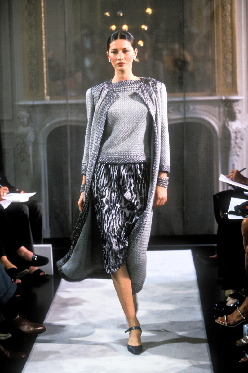 Gisele Bundchen featured in  the Valentino Couture fashion show for Autumn/Winter 1998