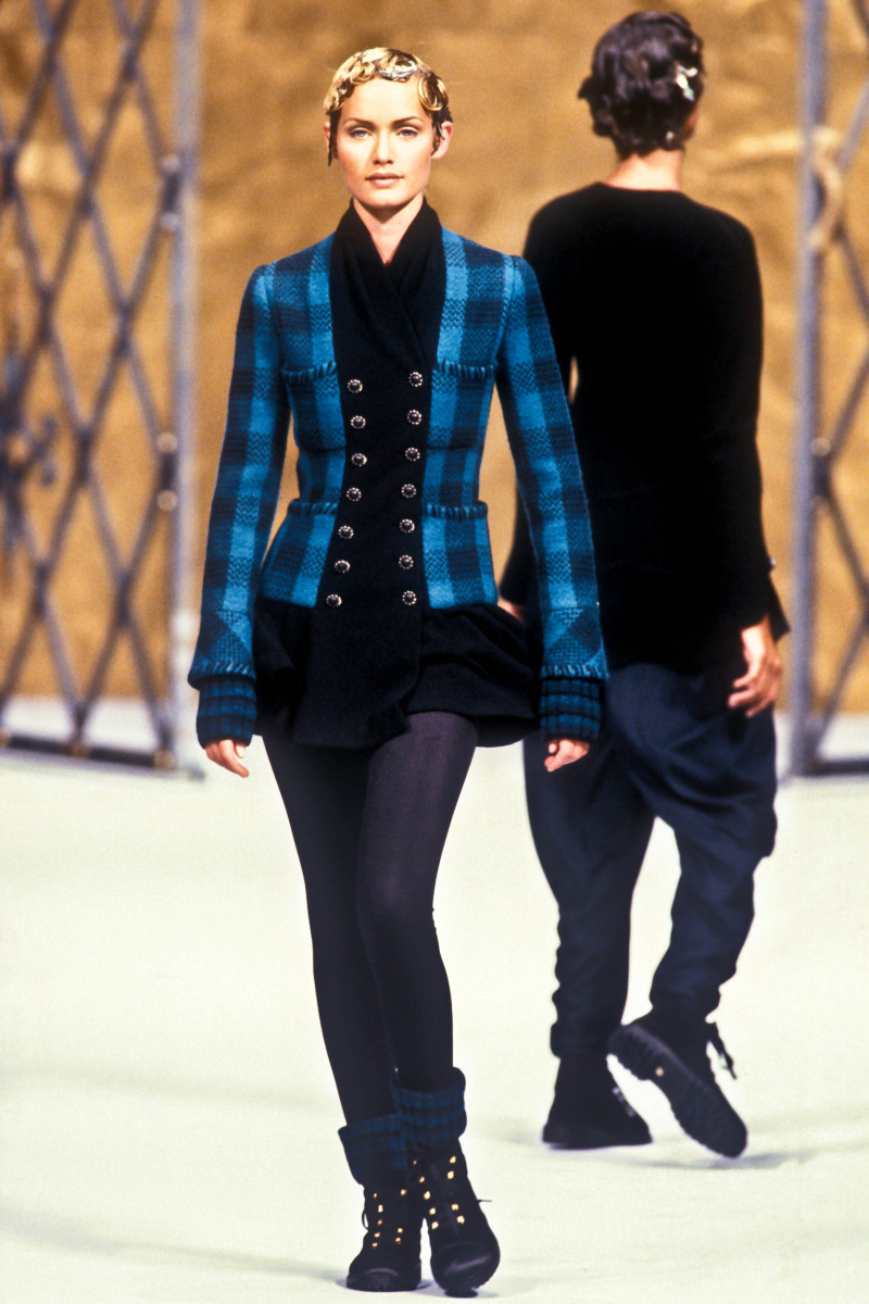 Amber Valletta featured in  the Chanel Haute Couture fashion show for Autumn/Winter 1993