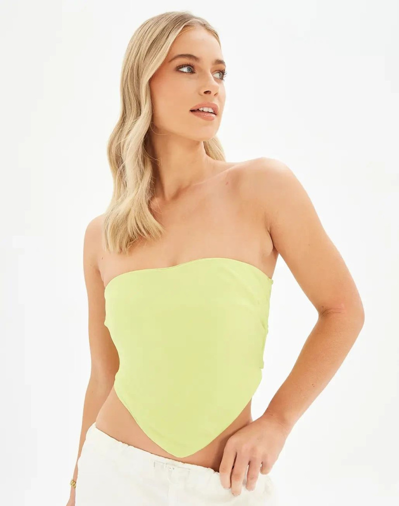 Sianie Aitken featured in  the Glassons catalogue for Holiday 2023