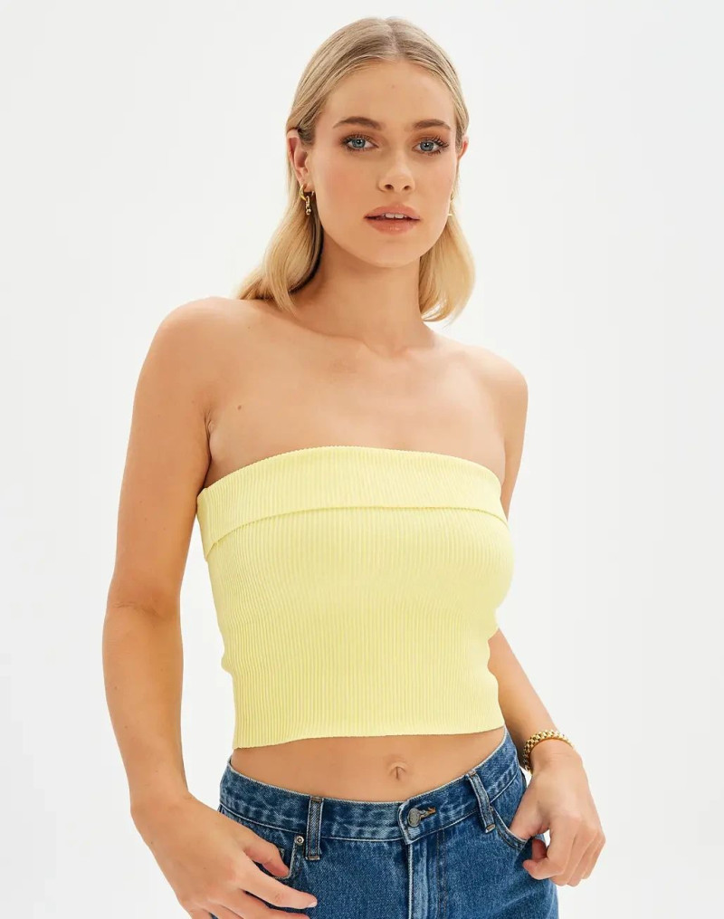 Sianie Aitken featured in  the Glassons catalogue for Holiday 2023