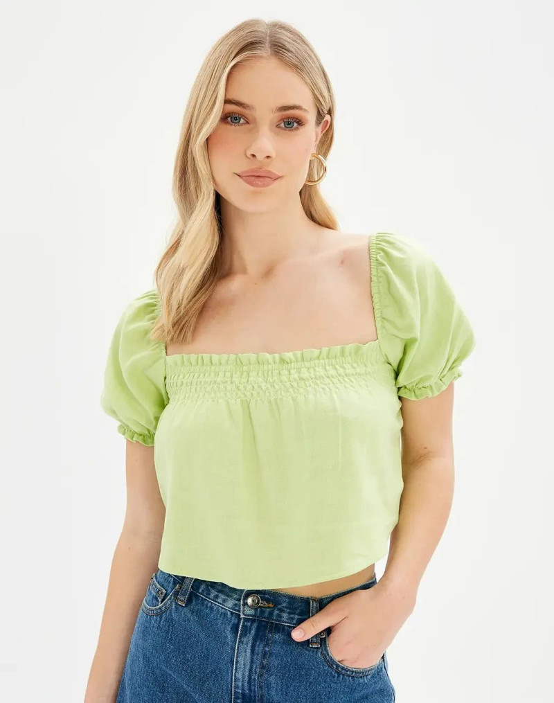 Sianie Aitken featured in  the Glassons catalogue for Holiday 2023