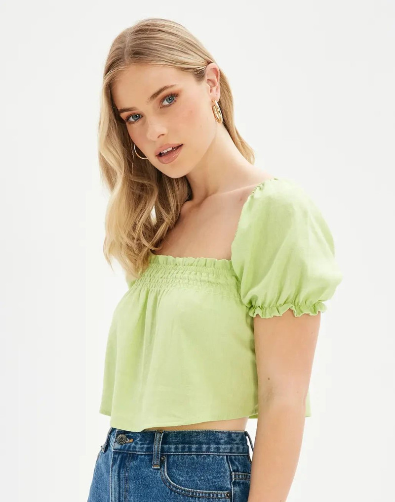 Sianie Aitken featured in  the Glassons catalogue for Holiday 2023