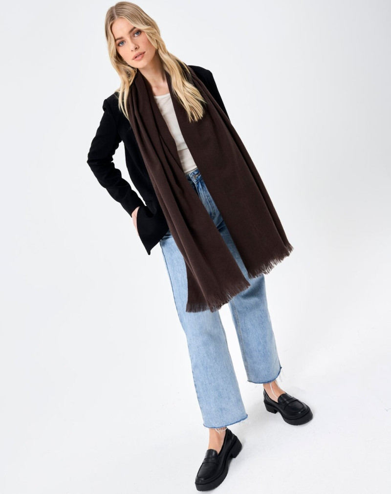 Sianie Aitken featured in  the Glassons catalogue for Autumn/Winter 2022