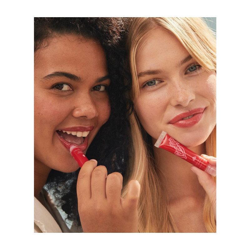 Sianie Aitken featured in  the Lano Lips advertisement for Spring/Summer 2022