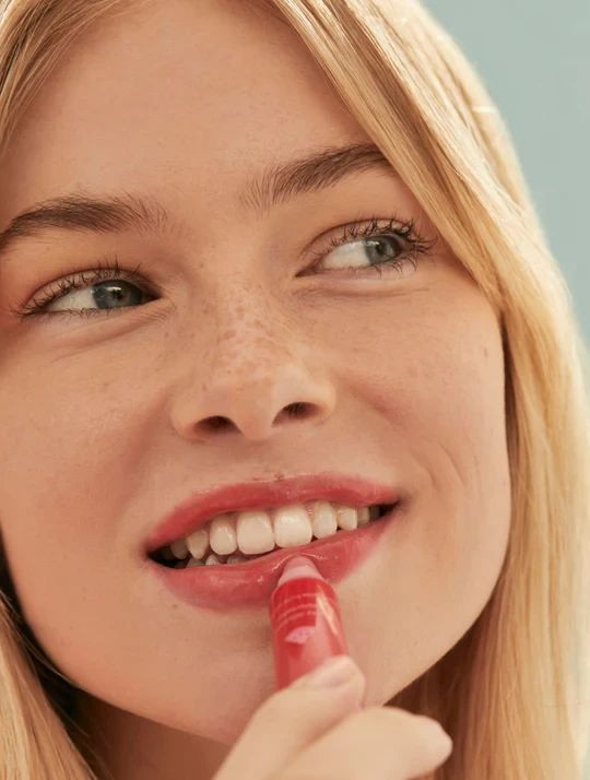 Sianie Aitken featured in  the Lano Lips advertisement for Spring/Summer 2022