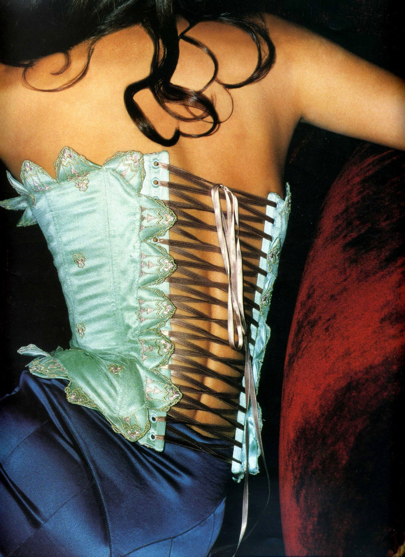 Gisele Bundchen featured in  the Chloe advertisement for Autumn/Winter 1998