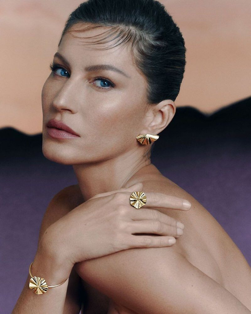 Gisele Bundchen featured in  the Vivara Mother’s Day advertisement for Summer 2022