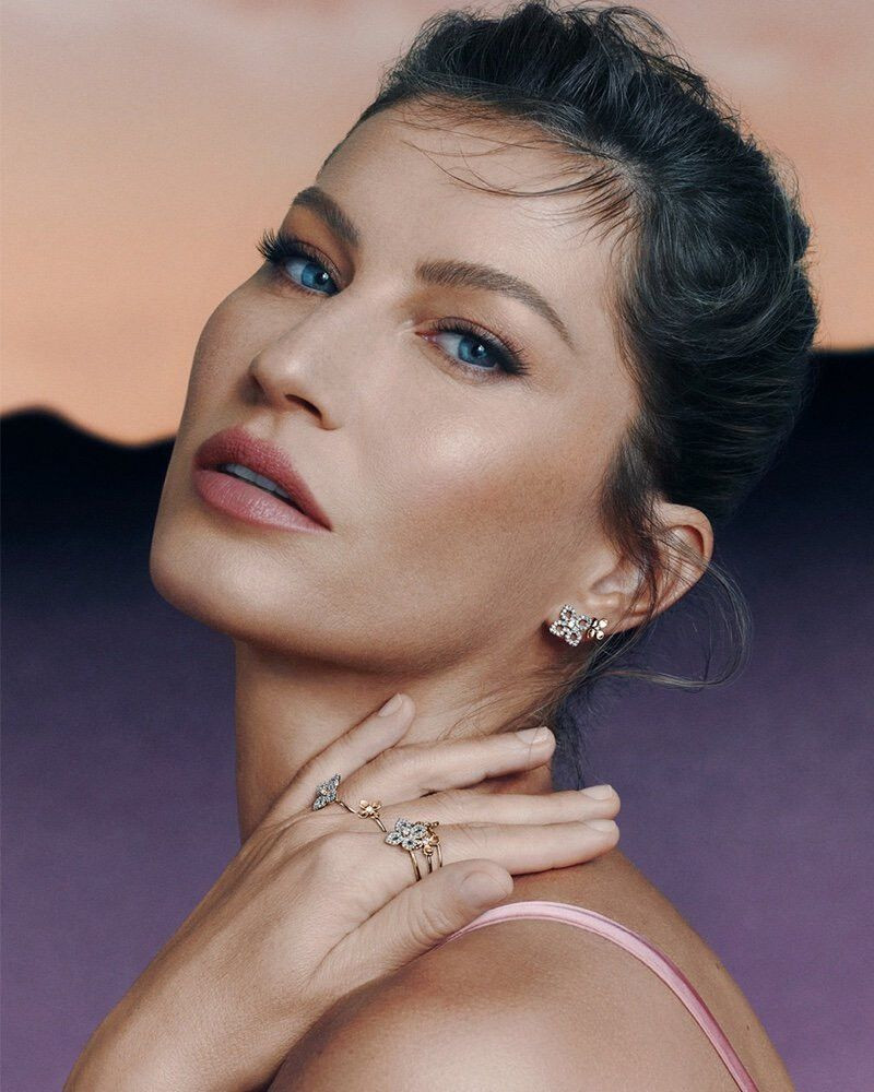 Gisele Bundchen featured in  the Vivara Mother’s Day advertisement for Summer 2022