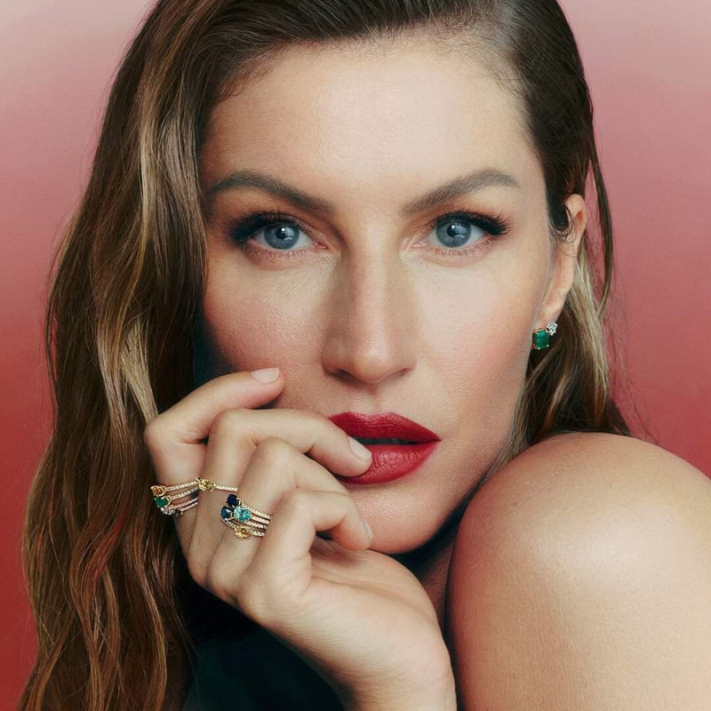 Gisele Bundchen featured in  the Vivara Valentine’s Day advertisement for Spring 2022