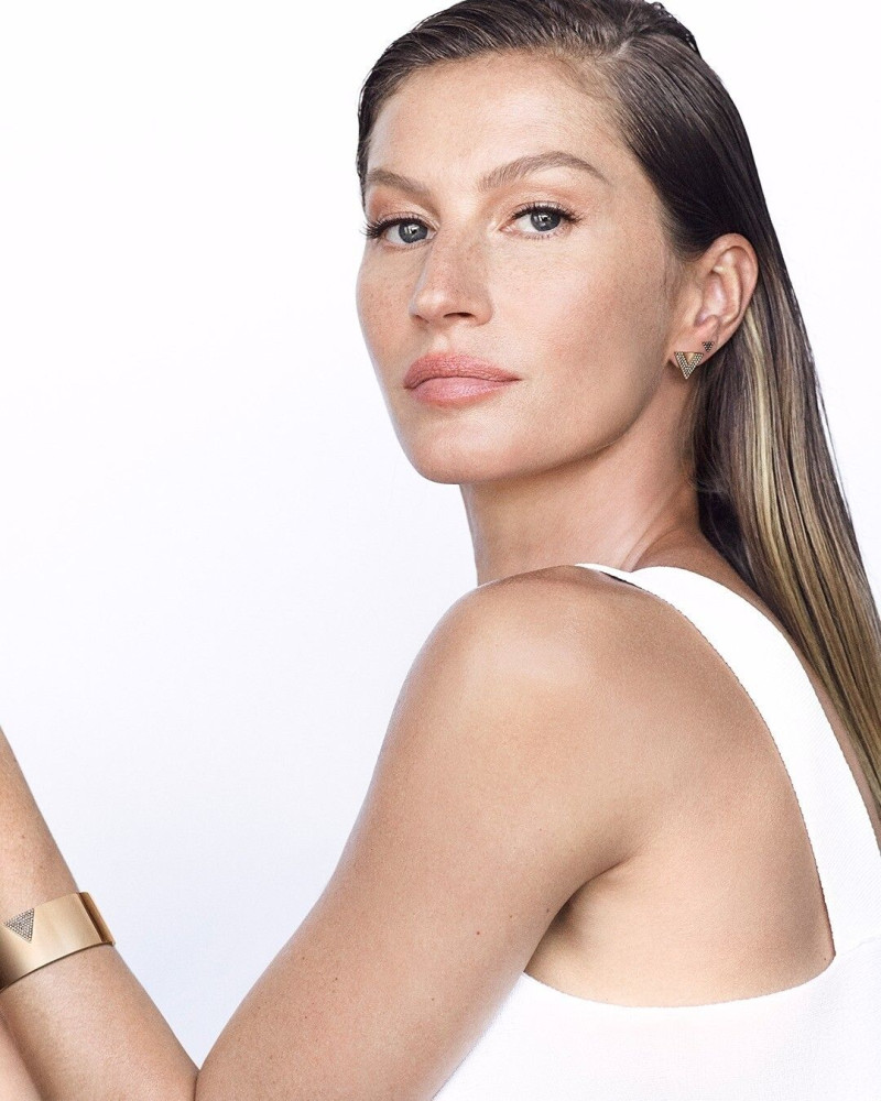 Gisele Bundchen featured in  the Vivara advertisement for Spring/Summer 2020