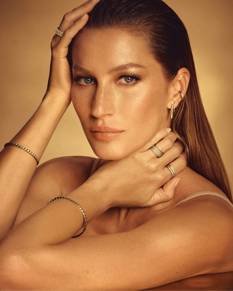 Gisele Bundchen featured in  the Vivara Golden Time advertisement for Holiday 2019