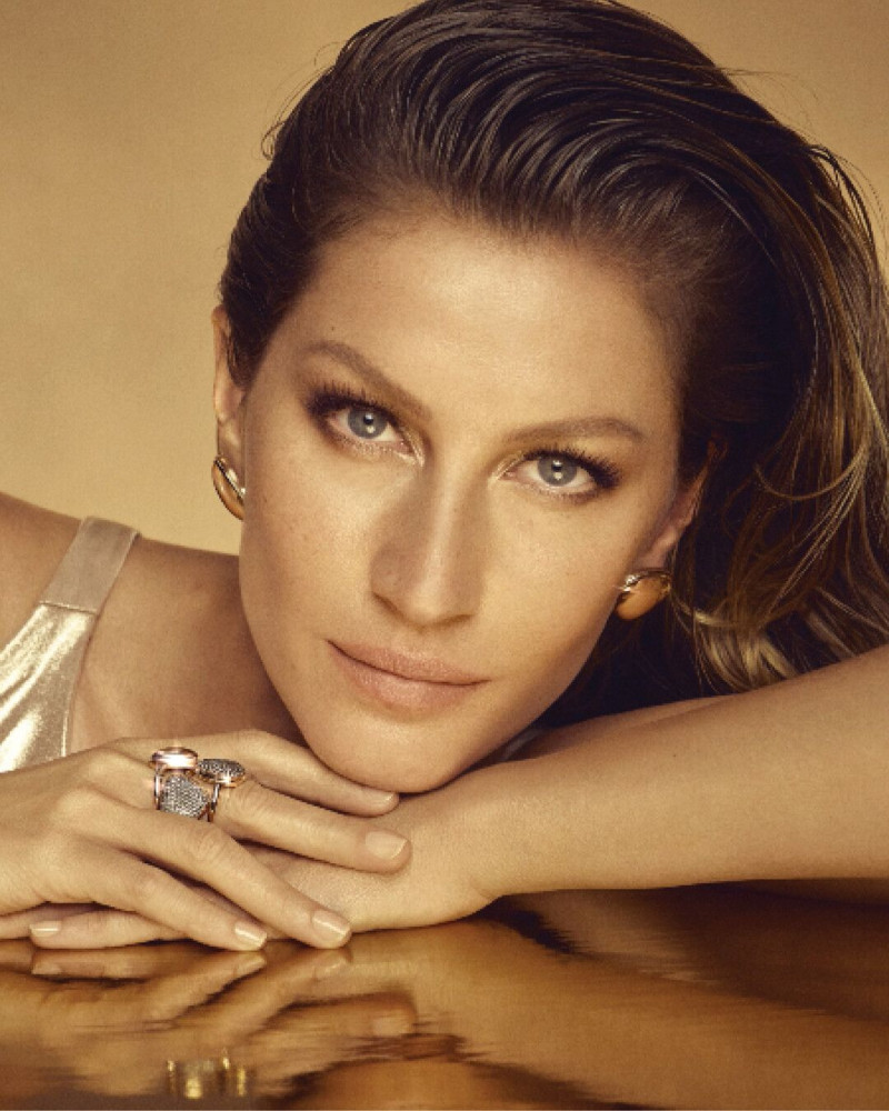Gisele Bundchen featured in  the Vivara Golden Time advertisement for Holiday 2019