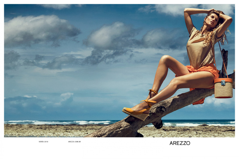 Gisele Bundchen featured in  the Arezzo advertisement for Spring/Summer 2019
