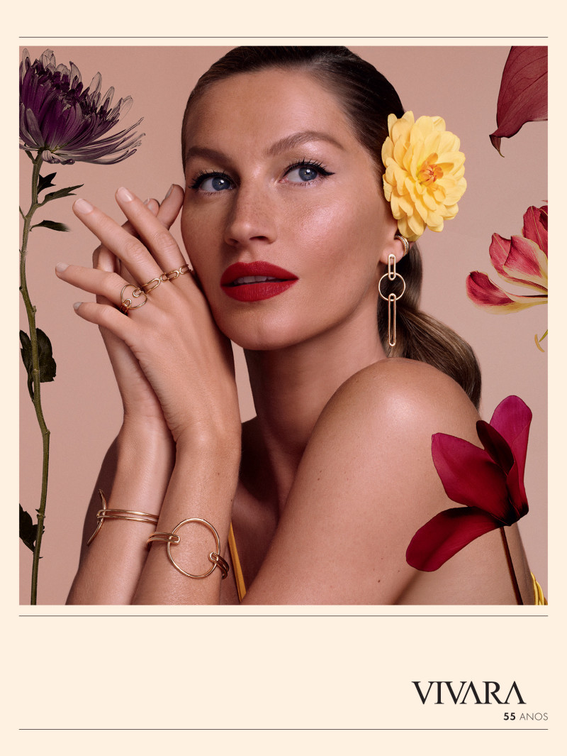 Gisele Bundchen featured in  the Vivara advertisement for Christmas 2017