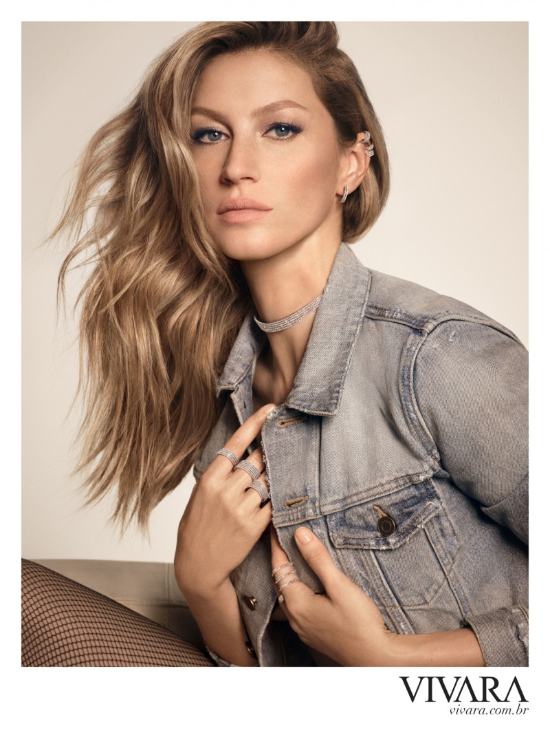 Gisele Bundchen featured in  the Vivara advertisement for Summer 2016