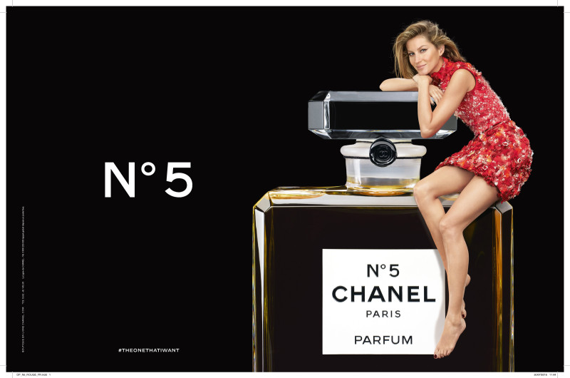 Gisele Bundchen featured in  the Chanel Parfums N°5 advertisement for Autumn/Winter 2015