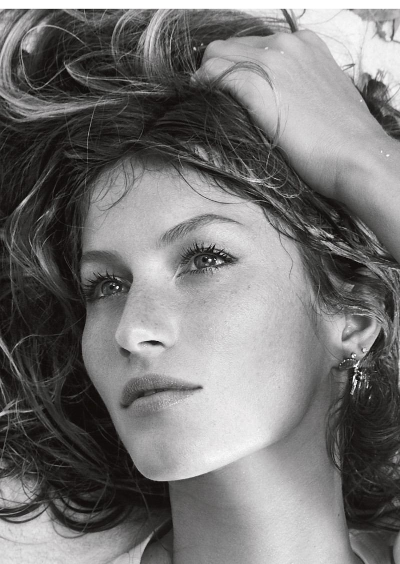 Gisele Bundchen featured in  the Colcci advertisement for Spring/Summer 2008