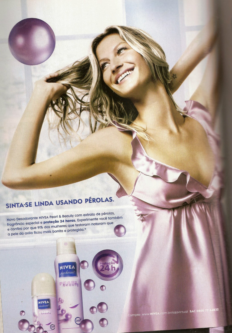 Gisele Bundchen featured in  the Nivea advertisement for Spring/Summer 2007