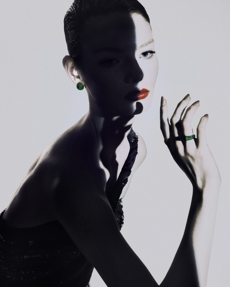 Alyda Grace Carder featured in  the Giorgio Armani Giorgio Armani Privé Haute Joaillerie 2023 Campaign advertisement for Holiday 2023