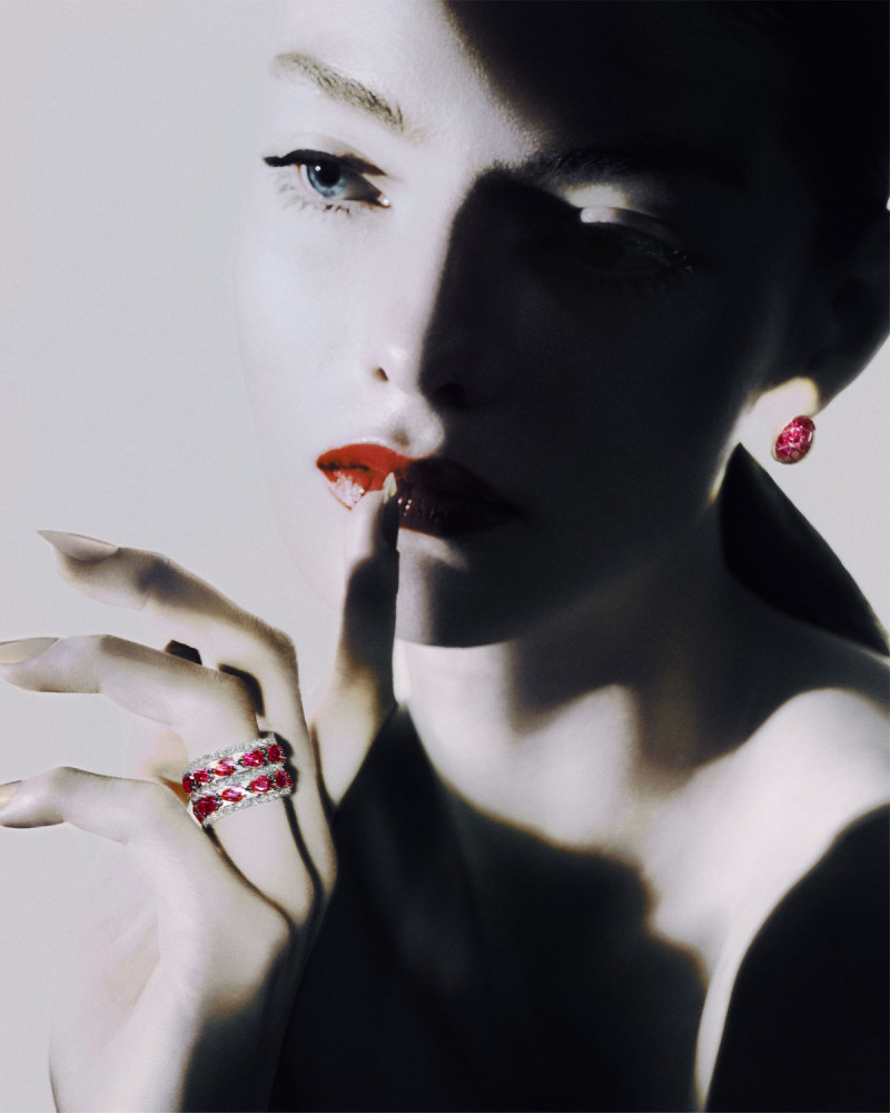 Alyda Grace Carder featured in  the Giorgio Armani Giorgio Armani Privé Haute Joaillerie 2023 Campaign advertisement for Holiday 2023