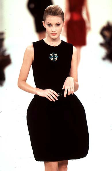 Gisele Bundchen featured in  the Oscar de la Renta fashion show for Autumn/Winter 1996