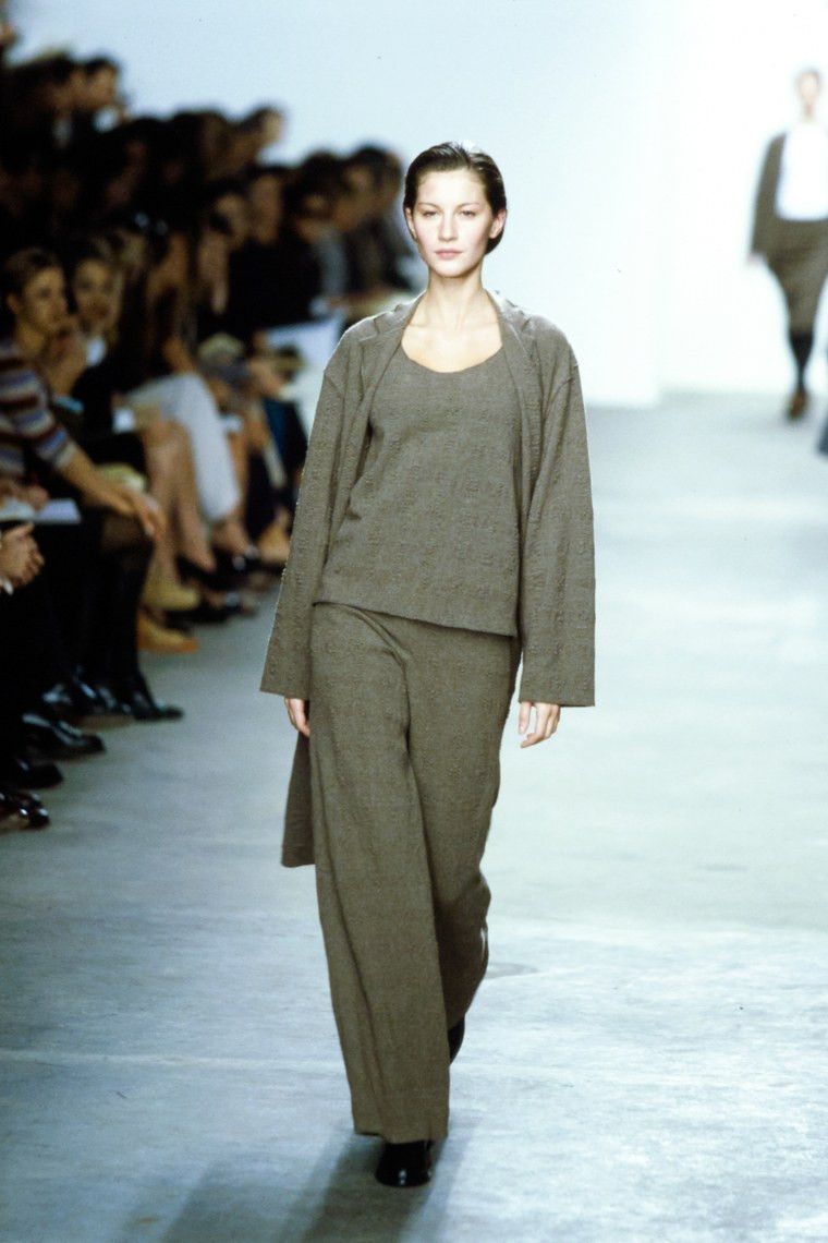 Gisele Bundchen featured in  the Calvin Klein fashion show for Autumn/Winter 1998