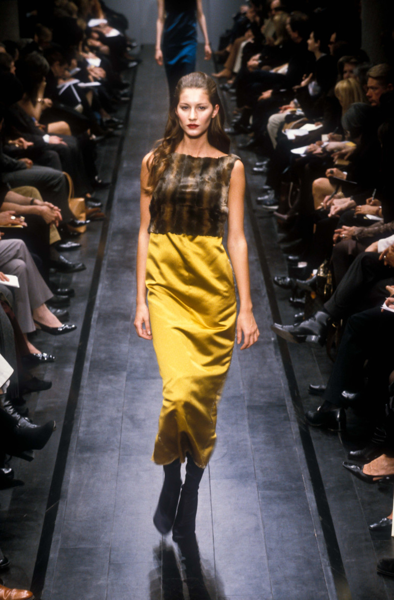 Gisele Bundchen featured in  the Fendi fashion show for Autumn/Winter 1998