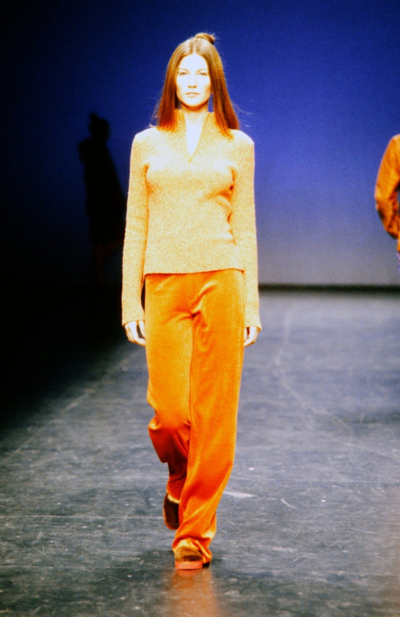 Gisele Bundchen featured in  the Vivienne Tam fashion show for Autumn/Winter 1998