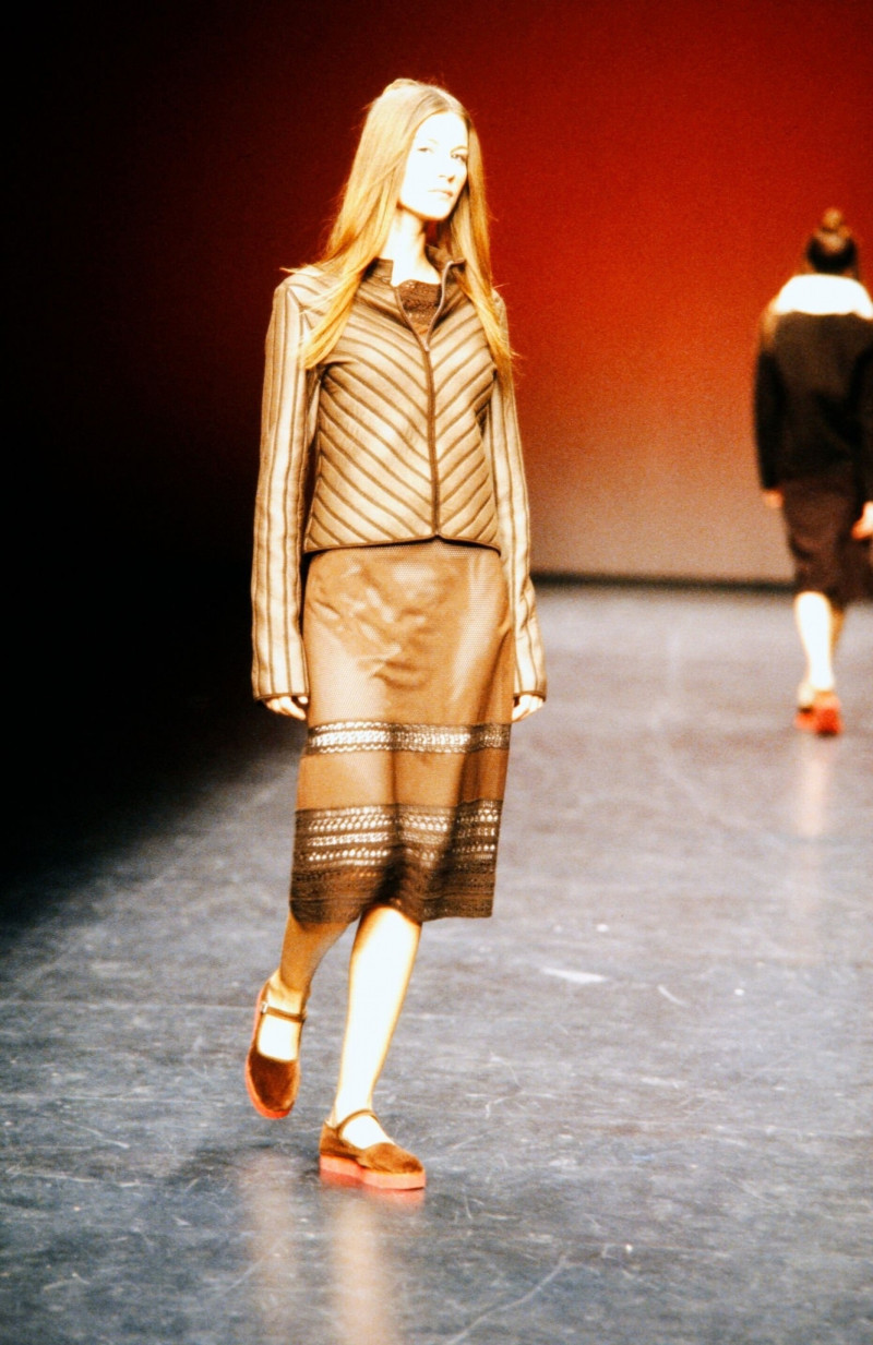Gisele Bundchen featured in  the Vivienne Tam fashion show for Autumn/Winter 1998
