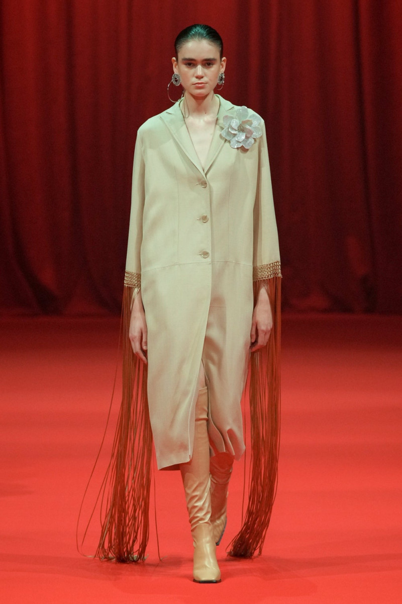 Huishan Zhang fashion show for Spring/Summer 2024