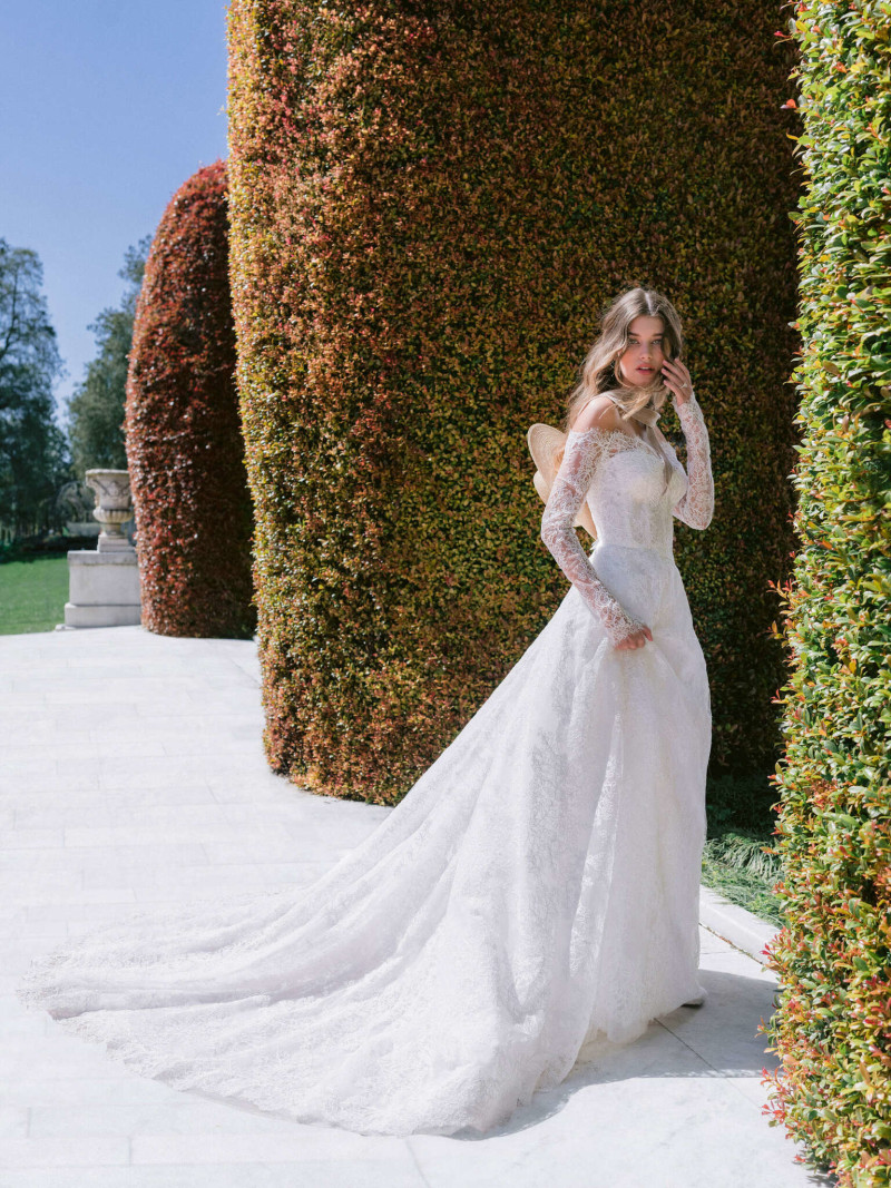 Monique Lhuillier Bridal lookbook for Spring 2024