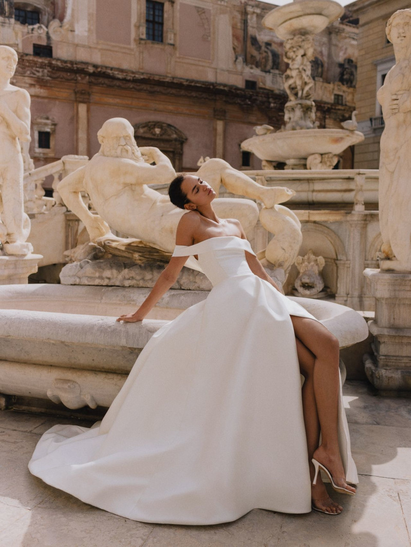 Monique Lhuillier Bridal lookbook for Spring 2023