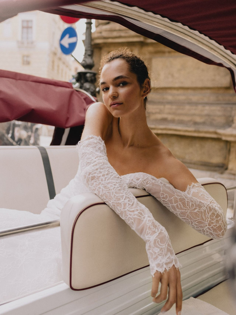 Monique Lhuillier Bridal lookbook for Spring 2023