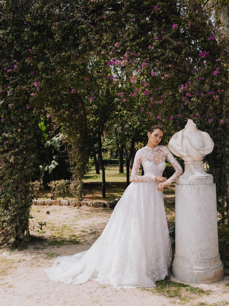 Monique Lhuillier Bridal lookbook for Spring 2023