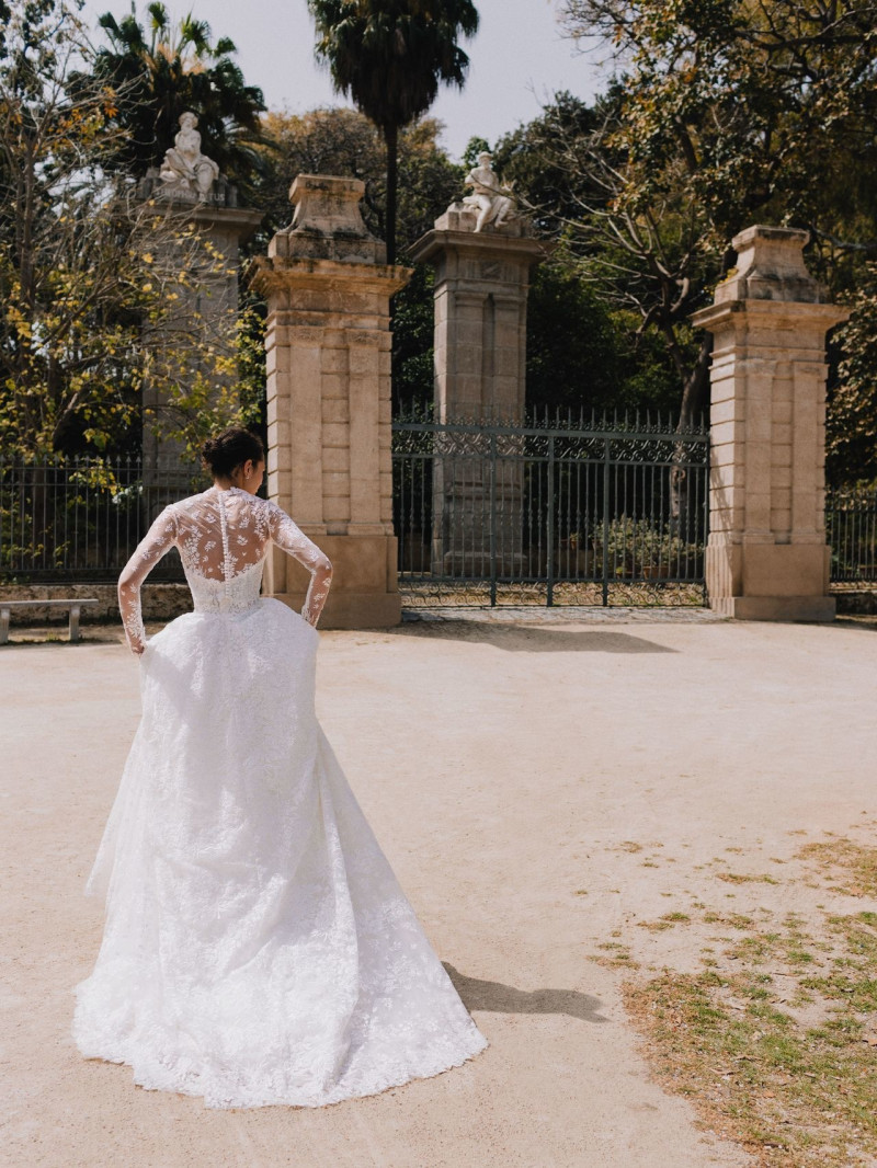 Monique Lhuillier Bridal lookbook for Spring 2023