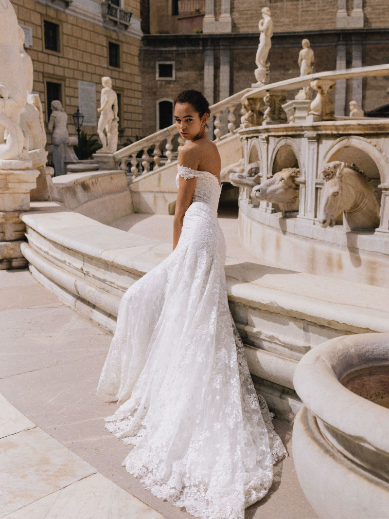 Monique Lhuillier Bridal lookbook for Spring 2023