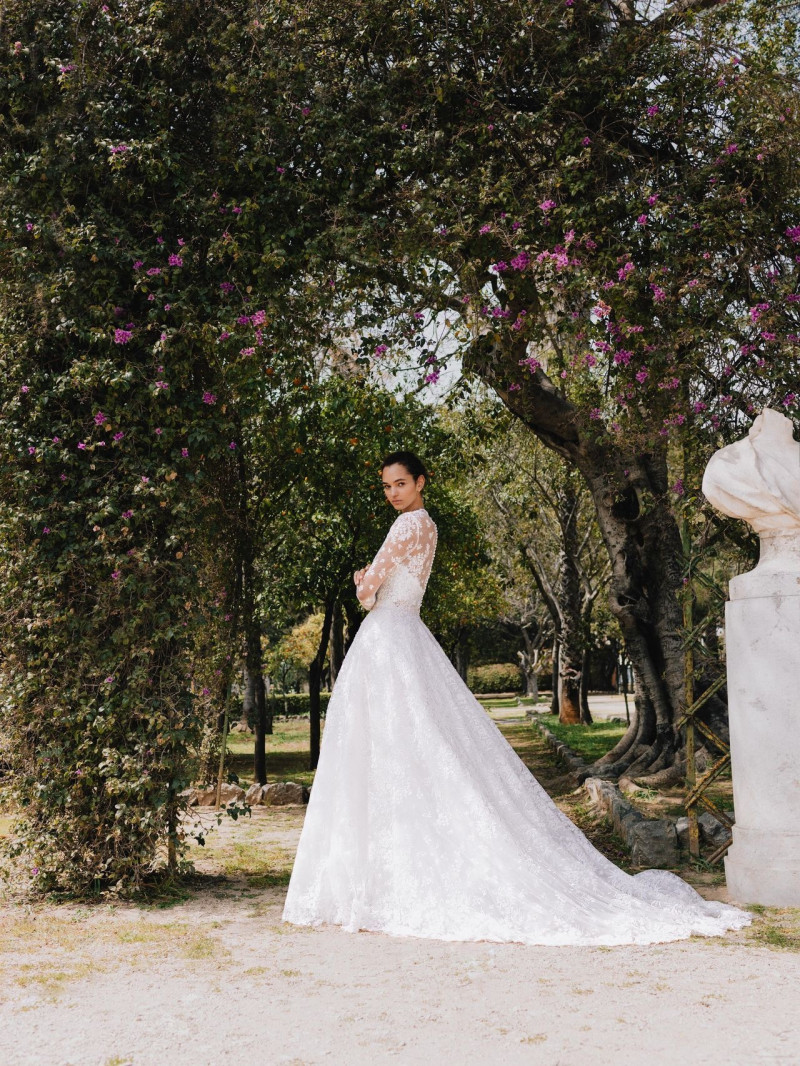 Monique Lhuillier Bridal lookbook for Spring 2023