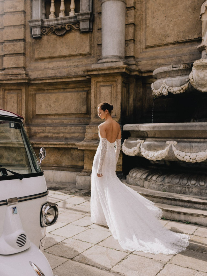 Monique Lhuillier Bridal lookbook for Spring 2023