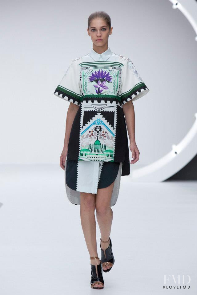 Samantha Gradoville featured in  the Mary Katrantzou fashion show for Spring/Summer 2013