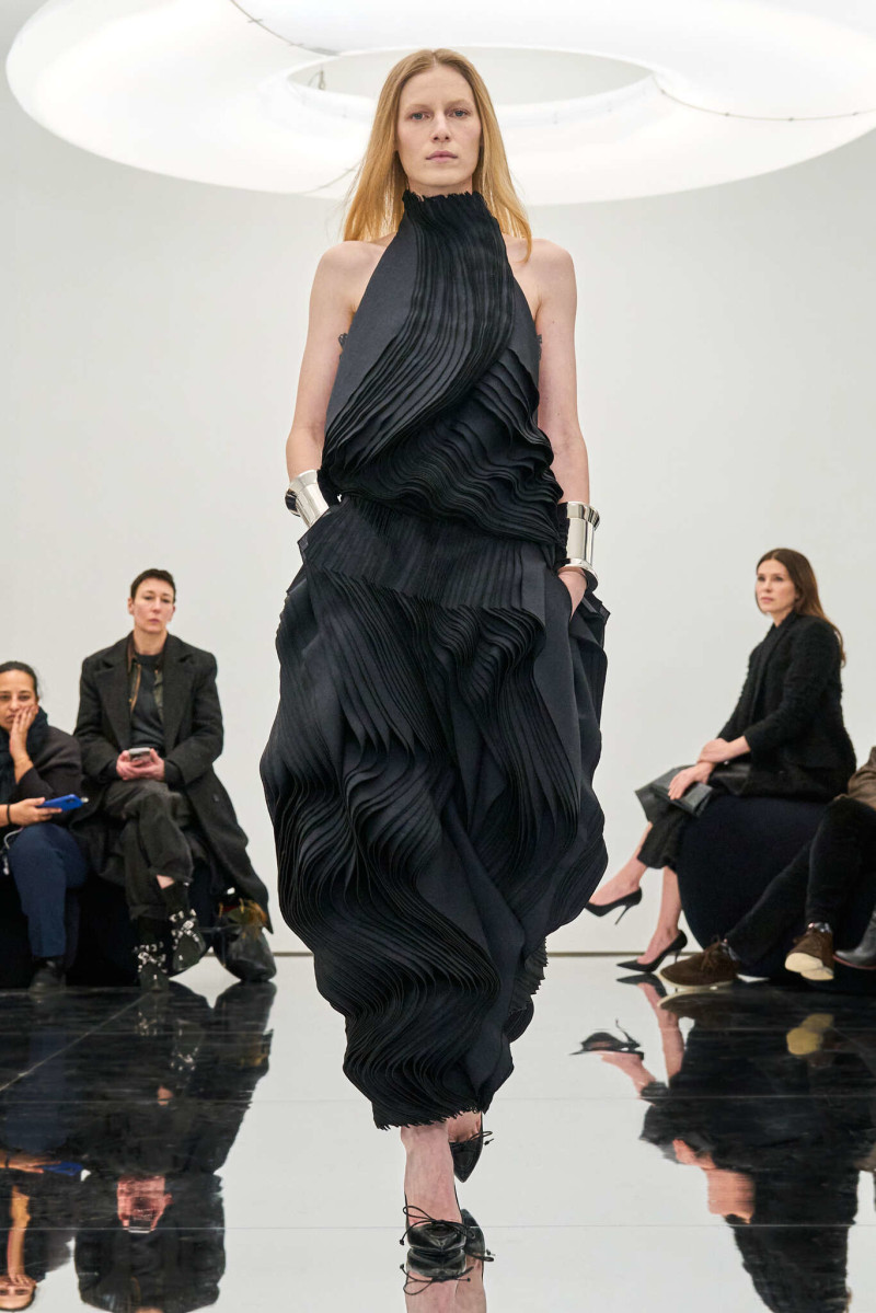 Alaia La Robe Spirale fashion show for Summer 2024